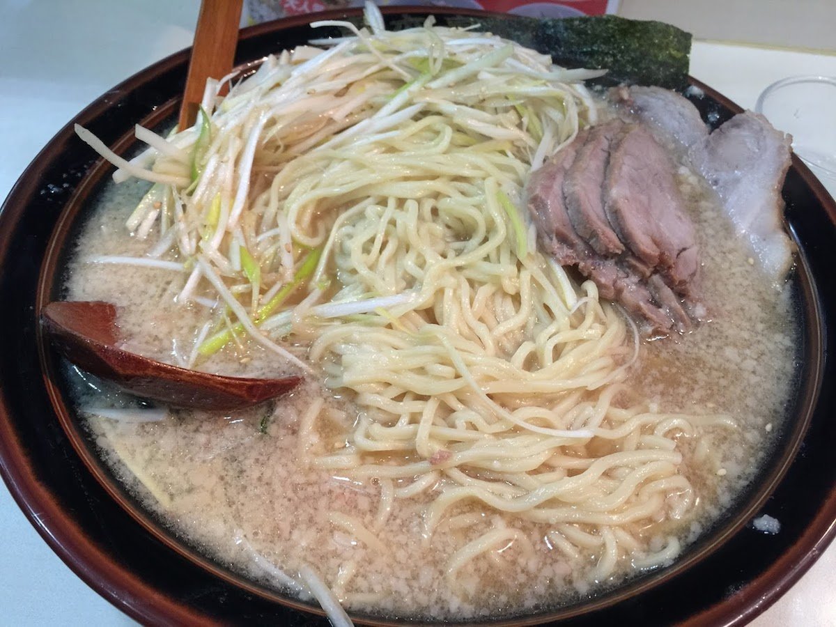 青木亭の「定番ラーメン」 中盛り