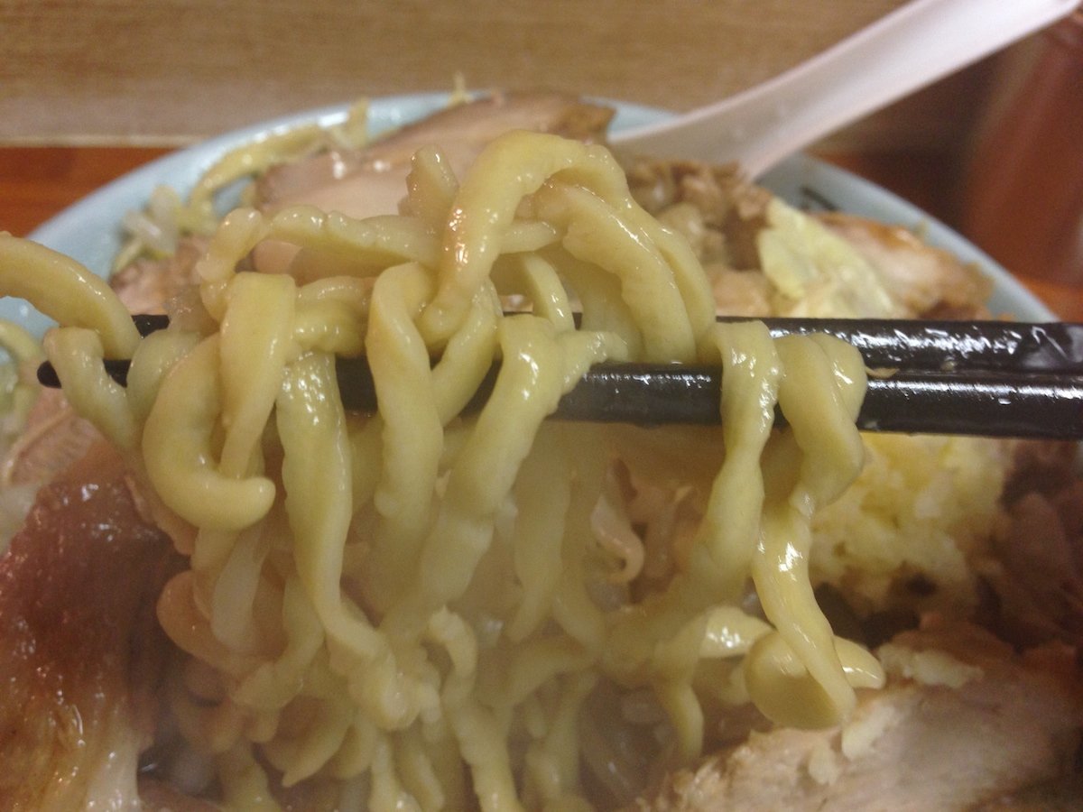 豚入りらーめん 麺