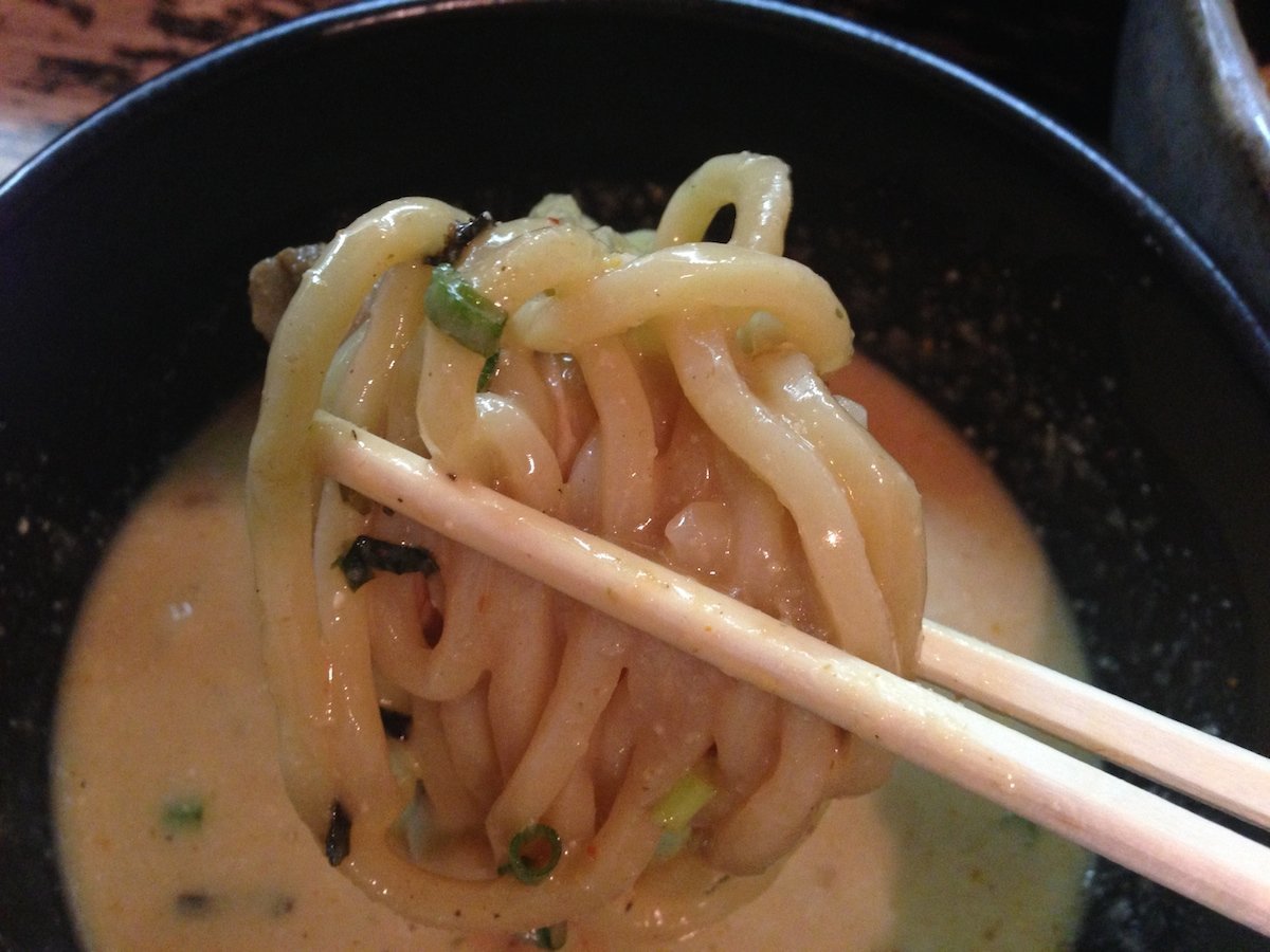 「豚骨魚介ゴマ風味 冷やしつけ麺」 極太麺