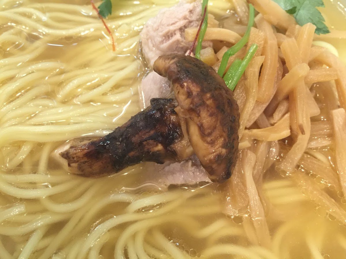「らぁめん雅知」のあっさり松茸そば 松茸