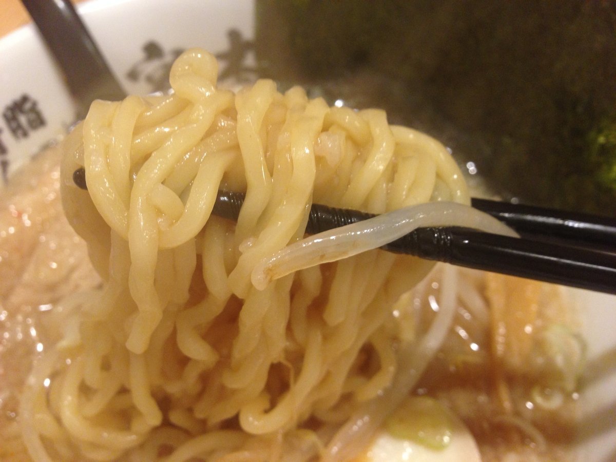 背脂らーめん 中太麺