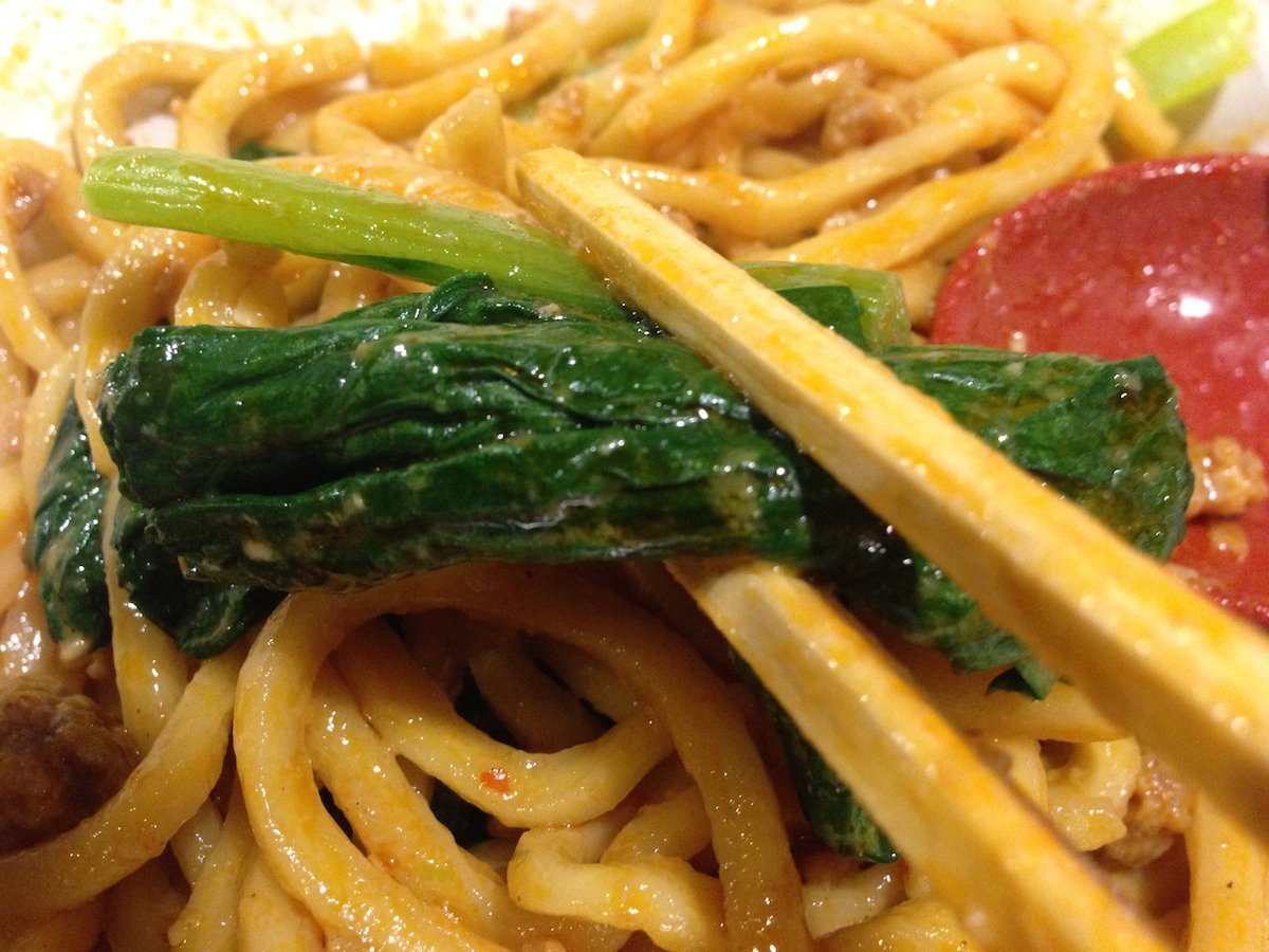 「武藤製麺所」の汁なし担々麺 ほうれん草