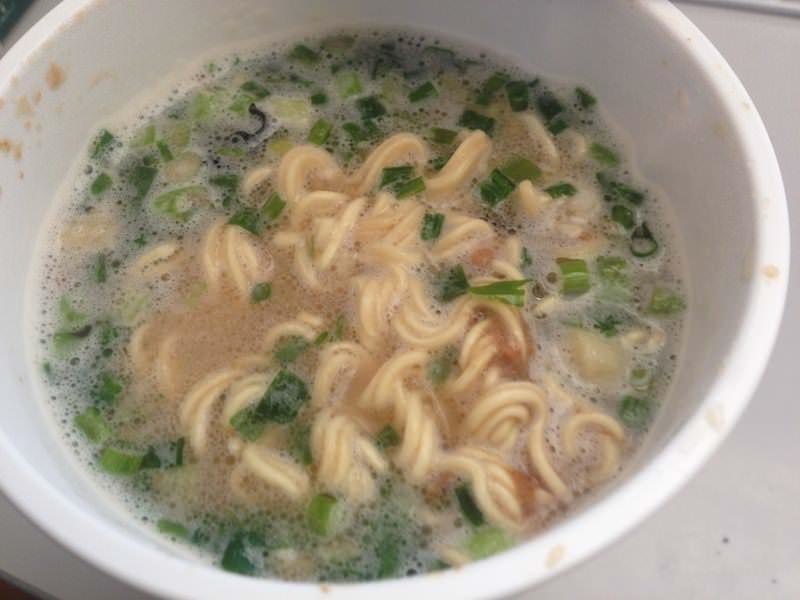 カップラーメン かき混ぜてみる