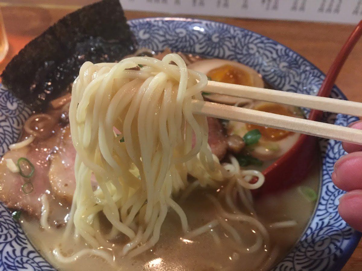 土州屋の「特製中華そば」 麺
